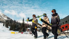 Des skieurs à la montagne (photo d'illustration).