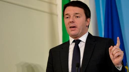 Matteo Renzi a annoncé des baisses d'impôts qui bénéficieront aux personnes gagnant moins de 25.000 euros nets par an.