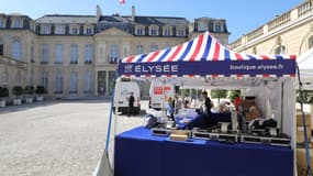 La boutique de l'Élysée dans la cour d'honneur du palais de l'Élysée pour les "Journées du Patrimoine".
