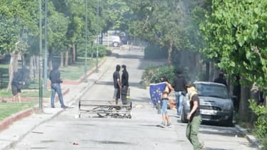 Des violences ont éclaté entre les forces de police et des étudiants anarchistes, samedi à Athènes, en Grèce.