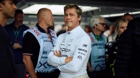 Brad Pitt sur le tournage de son film "F1" au Grand Prix de Silverstone au Royaume-Uni, le 5 juillet 2024.