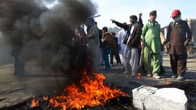 Manifestations anti-américaines dans la province afghane de Djalalabad contre la "profanation" d'exemplaires du Coran sur une base de l'armée américaine. Quatre personnes ont été tuées par balles samedi par les forces de sécurité afghanes au cinquième jou