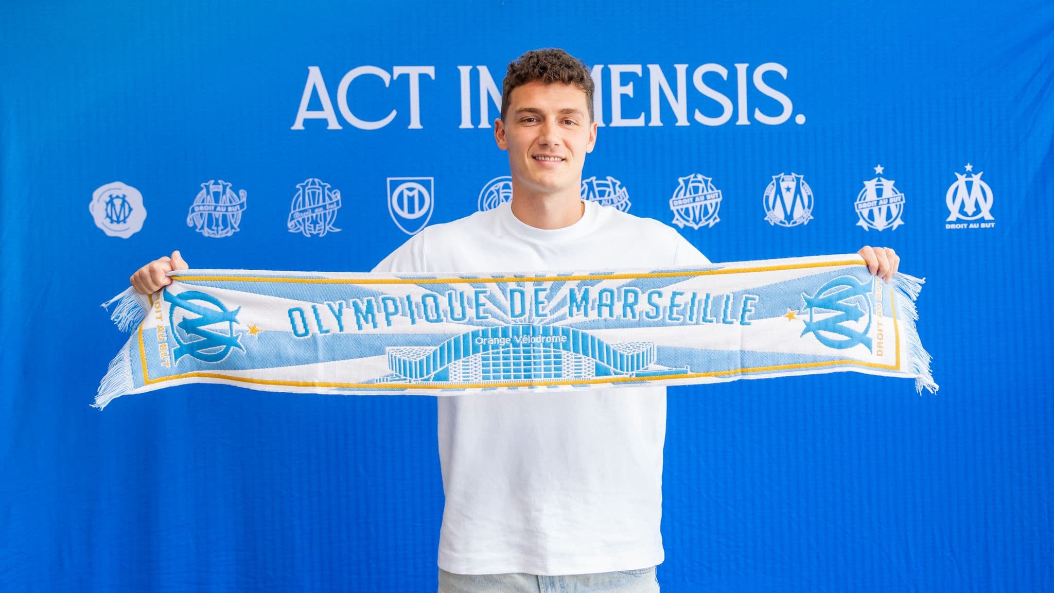"EN CONTACT AVEC BENATIA DEPUIS UN CERTAIN TEMPS": PAVARD DÉVOILE LES COULISSES DE SON ARRIVÉE À L'OM