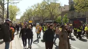 Plusieurs milliers de personnes ont marché "pour le futur" à Paris, samedi 9 avril 2022