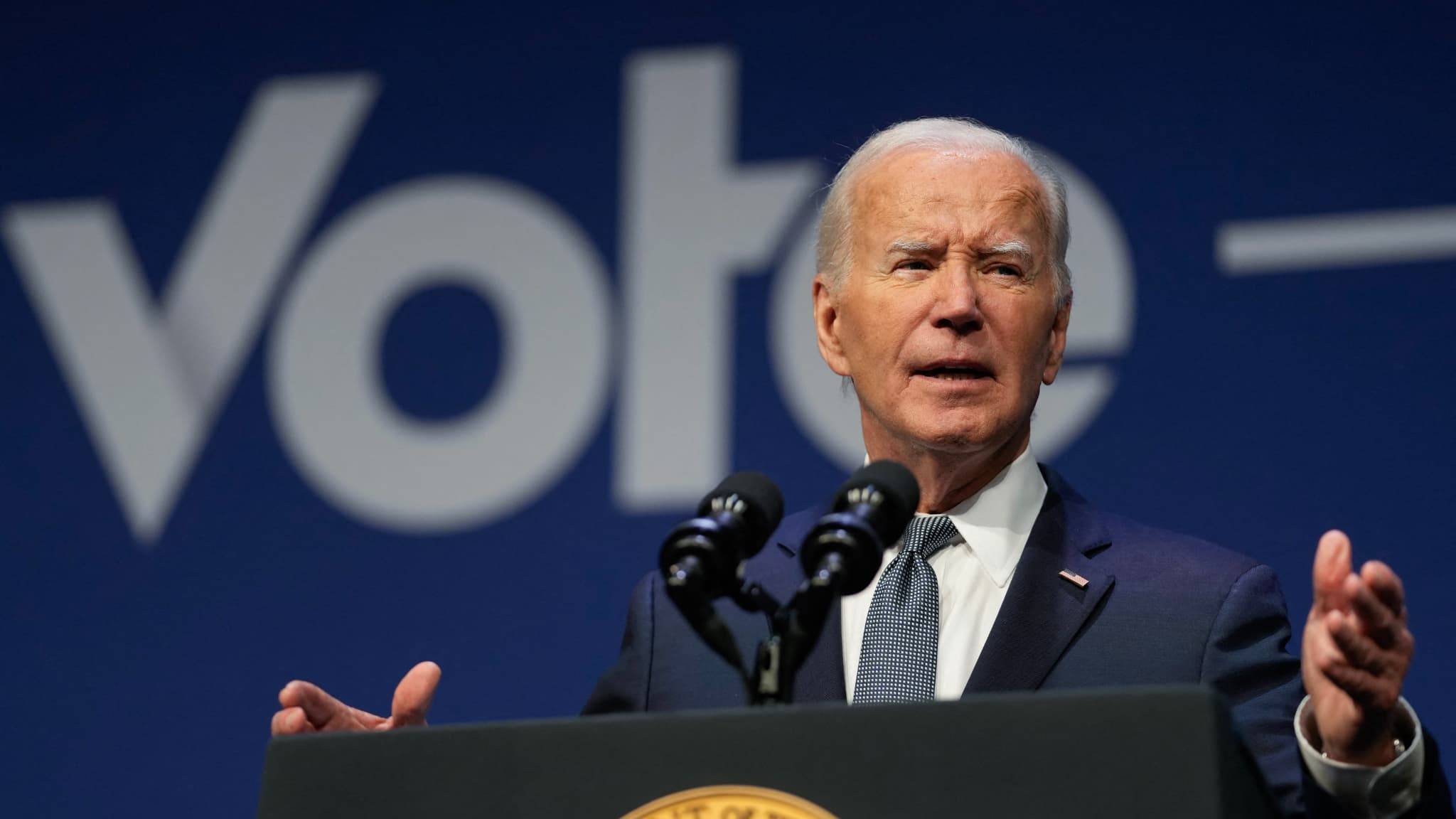 Biden refuses to withdraw and promises to “win,” despite the rebellion among the Democrats