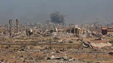 De la fumée s'élève après une frappe israélienne dans la ville de Gaza, le 2 octobre 2025, à Nuseirat, dans le centre de Gaza (illustration).