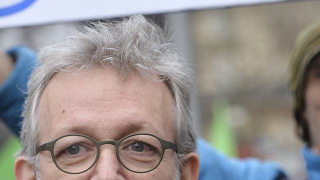 Pierre Laurent et Jean-Luc Mélenchon, côte à côte lors d'une manifestation en soutien à la Grèce en février 2015 à Paris.