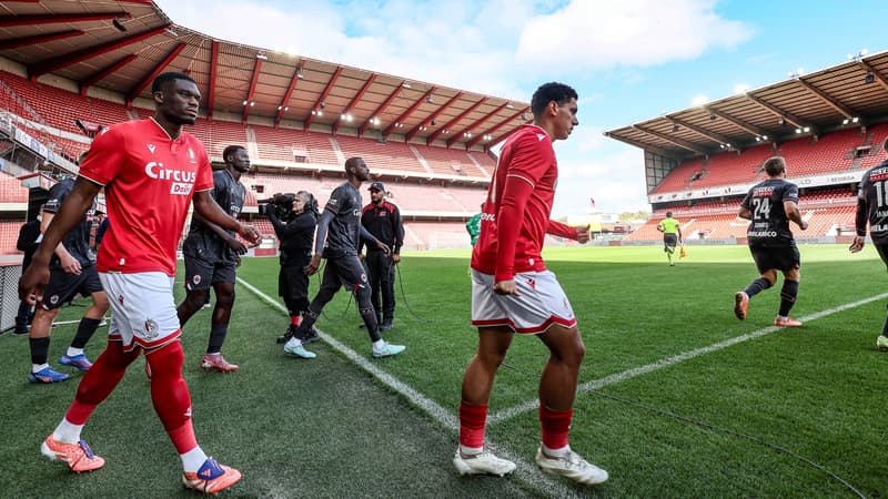 ScÃ¨ne ubuesque en Belgique: un match reprend Ã  huis clos pour sept minutes aprÃ¨s son...