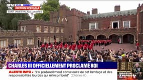 "Hip hip, hourra !": les cris du public du palais de Saint-James après que Charles III a été proclamé roi 