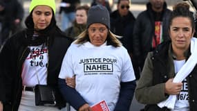 Mounia Merzouk, la mère de Nahel, adolescent de 17 ans tué par un policier en juin, manifeste après la libération de ce dernier, à Nanterre, le 19 novembre 2023. 