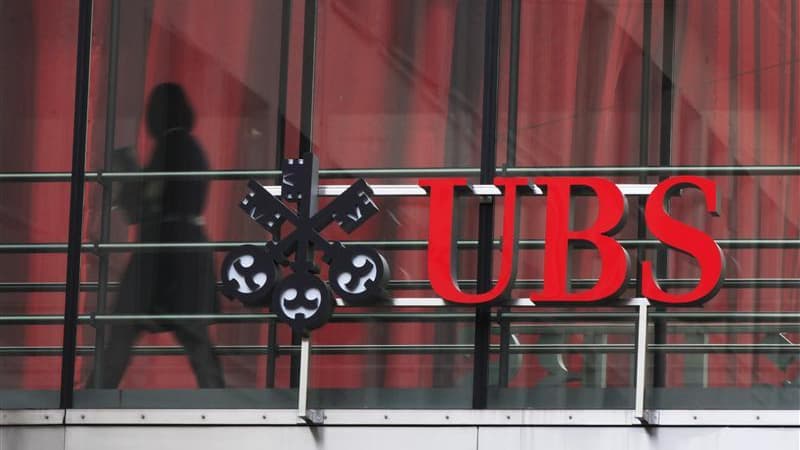 Un ancien directeur général de la filiale française d'UBS, Patrick de Fayet, a été mis en examen pour "complicité de démarchage illicite" dans l'enquête sur des soupçons de fraude fiscale de la banque suisse. /Photo prise le 13 novembre 2012/REUTERS/Micha