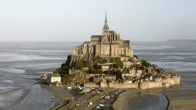 6 mois de prison ont été requis, mercredi 30 janvier, contre le maire du Mont-St-Michel, Eric Vannier, accusé de prise illégale d'intérêt.