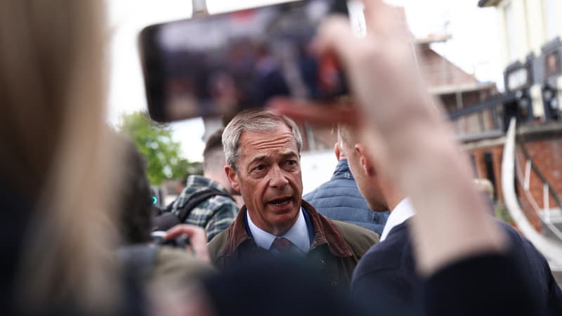 Royaume-Uni: un homme inculpé après avoir jeté des objets sur le candidat anti-immigration Nigel Farage