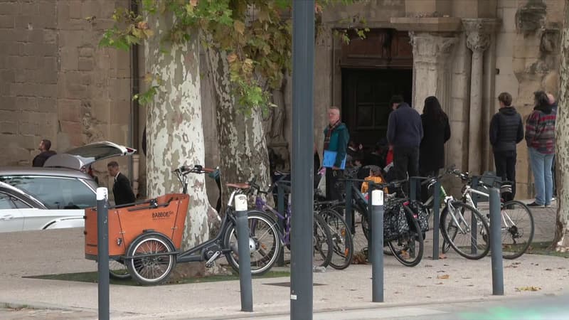 Mort de Nicolas: des centaines de personnes à Romans-sur-Isère pour les obsèques du jeune homme