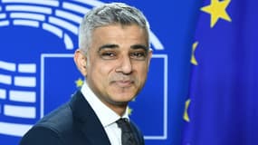 Le maire de Londres, Sadiq Khan, accueilli au Parlement européen à Bruxelles le 28 mars 2017.