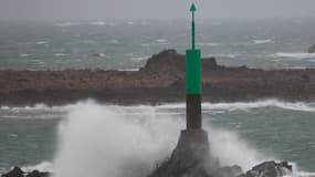 De fortes vagues au Cap de la Hague à Auderville, dans la Manche, le 9 février 2020