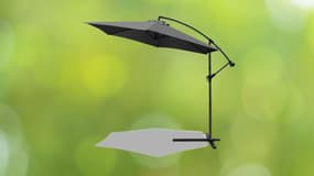 Ce parasol XXL voit son prix chuter sur le site E.Leclerc pour l'été qui arrive