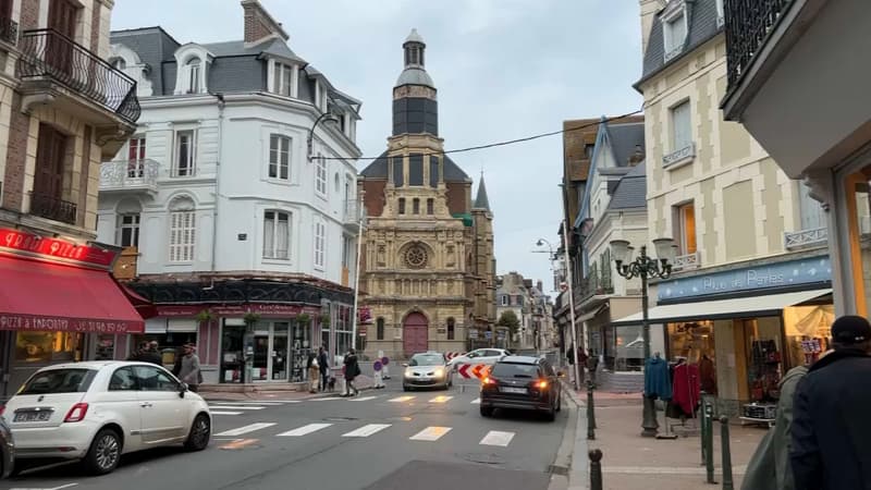 Trouville-sur-Mer: le clocher de l'église Bon-Secours démonté