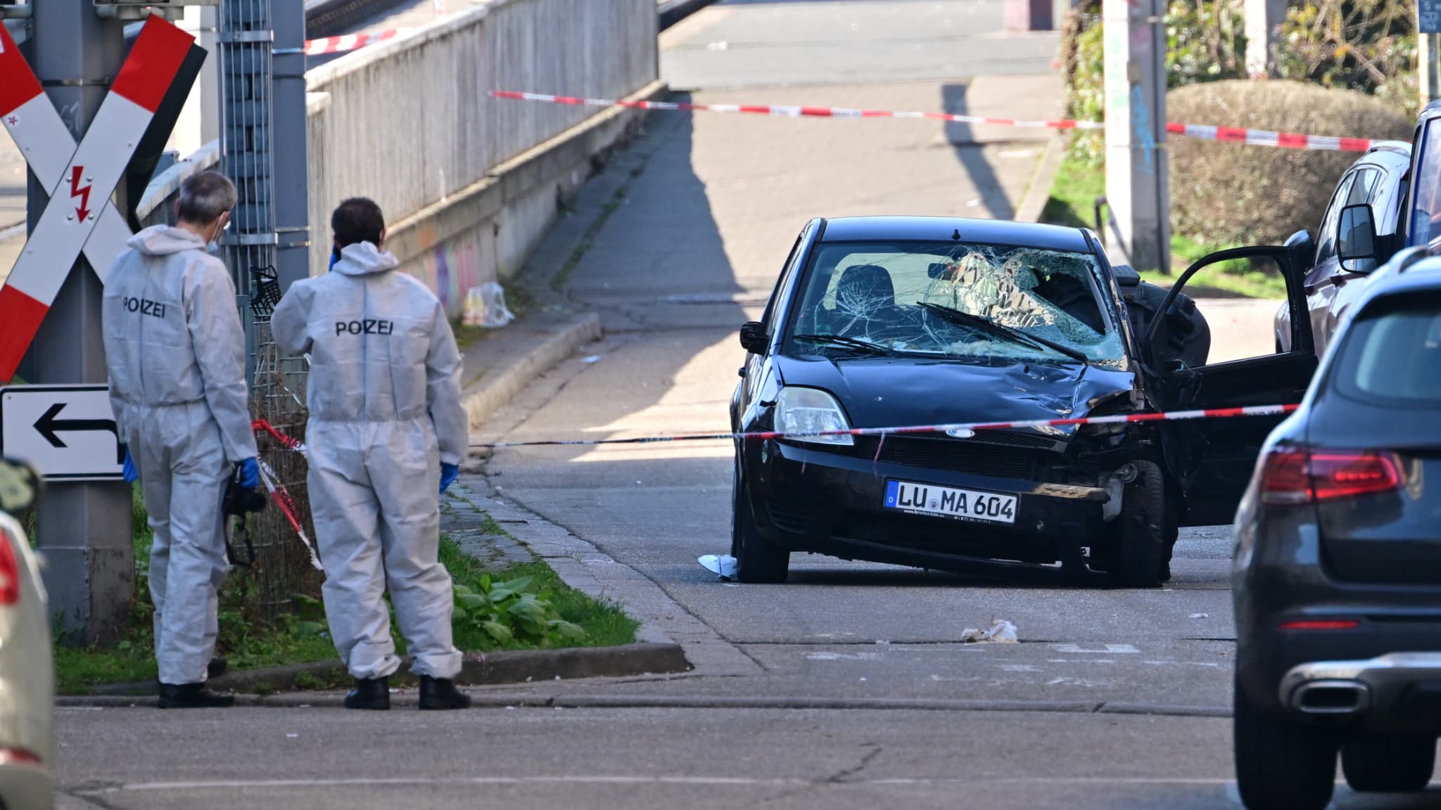 Allemagne Une Voiture Fonce Dans La Foule à Mannheim Au Moins Deux Morts Allemagne Une Voiture Fonce Dans La Foule à Mannheim Au Moins Deux Morts