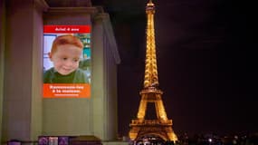 Dans la nuit du mercredi 25 au jeudi 26 octobre, les visages des otages du Hamas ont été diffusés dans les rues de Paris.
