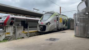 Un train intercités à la gare de Paris Bercy