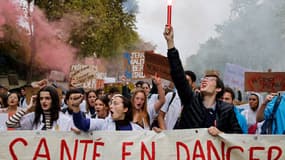 Les internes en médecine ont manifesté ce vendredi 14 octobre 2022 contre l'allongement de leur cursus d'un an.