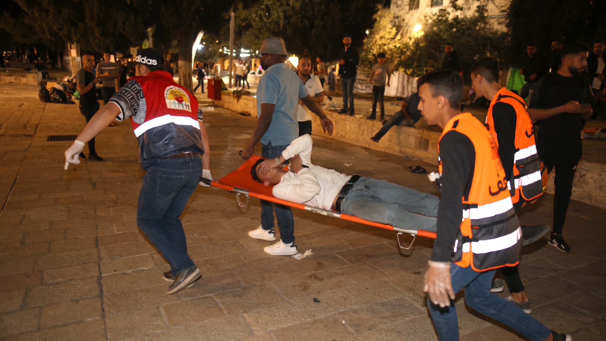 Heurts entre policiers israéliens et Palestiniens sur l'esplanade des Mosquées à Jérusalem, le 7 mai 2021 Heurts entre policiers israéliens et Palestiniens sur l'esplanade des Mosquées à Jérusalem, le 7 mai 2021