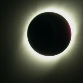 Spectaculaire ! Les images de l'éclipse totale du Soleil aperçue depuis le Chili