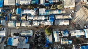 Vue aérienne d'un campement bombardé par le régime syrien près de la frontière avec la Turquie, le 21 novembre 2019