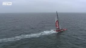 Francis Joyon a quitté Brest, il s'attaque au Trophée Jules Verne