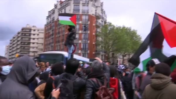 Des manifestants en soutien à la Palestine, porte de Clignancourt à Paris, samedi 15 mai 2021 Des manifestants en soutien à la Palestine, porte de Clignancourt à Paris, samedi 15 mai 2021