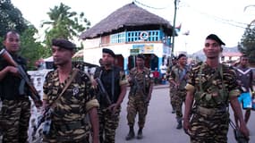 La police patrouille dans les rues de Helleville sur l'île de Nosy be à Madagascar le 4 octobre 2013.