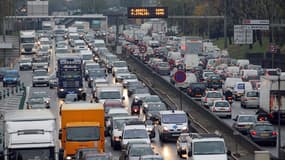 La voiture reste le moyen de transport le plus utilisé pour se rendre au travail.