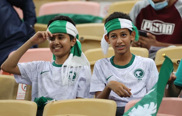 Des supporters saoudiens lors d'un match qualificatif pour le Mondial 2022