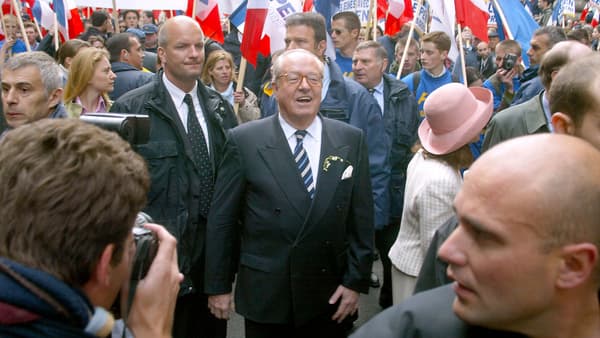 Jean-Marie Le Pen, triomphant, le 1er mai 2002.