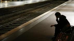 Les fédérations de cheminots ont entériné le principe d'une grève reconductible à la SNCF à partir du 12 octobre pour protester contre la réforme des retraites. /Photo d'archives/REUTERS/Pascal Rossignol