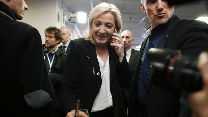 Marine Le Pen restait souriante, après l'annonce des résultats du Front National, mais les militants étaient plus réservés.