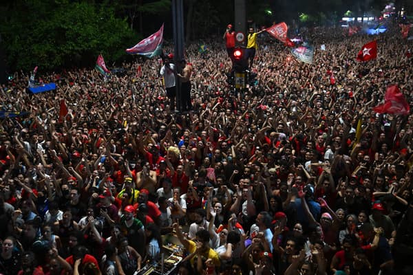 Les fans de Lula, le 30 octobre 2022 sur l'avenue Paulista à Sao Paulo, au Brésil