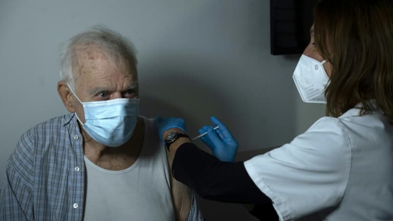 unvaccinated over 75s will be called to make an appointment