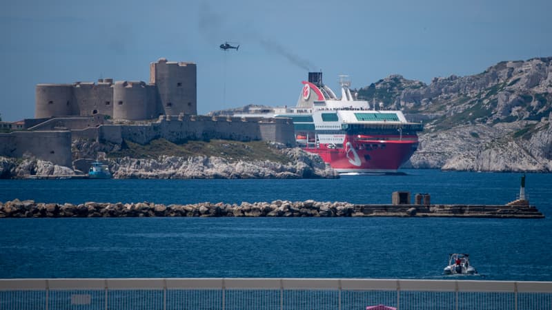 Un ferry arrivant à Marseille.