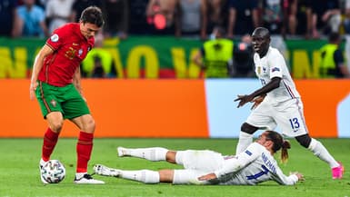 João Palhinha face à Antoine Griezmann et N'Golo Kanté lors de l'Euro 2021