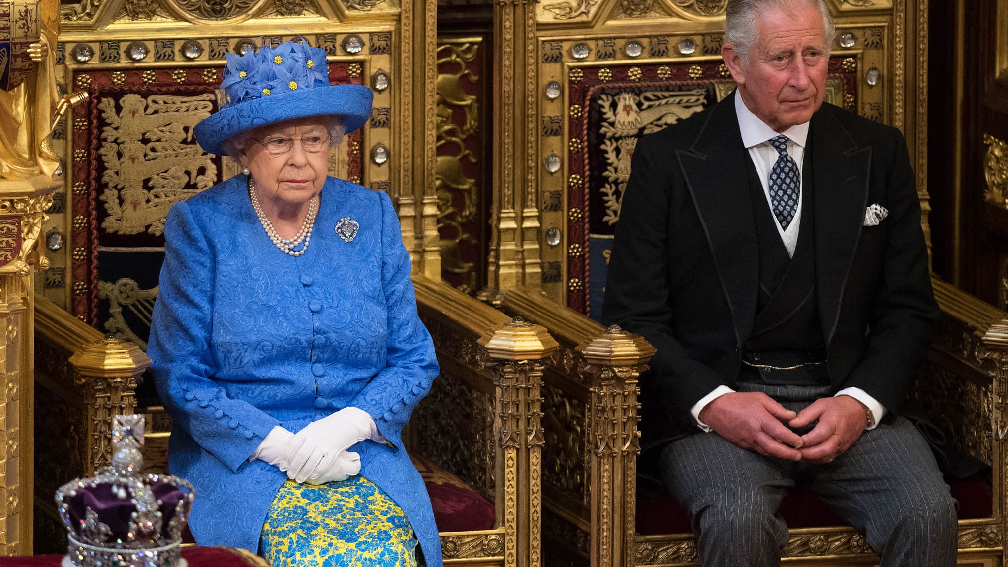 Elizabeth II et le prince Charles en juin 2017 au Parlement Elizabeth II et le prince Charles en juin 2017 au Parlement