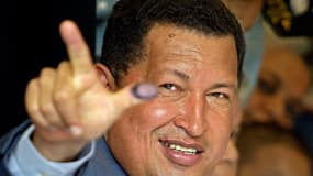 Hugo Chavez à la sortie d'un référendum en novembre 2003.