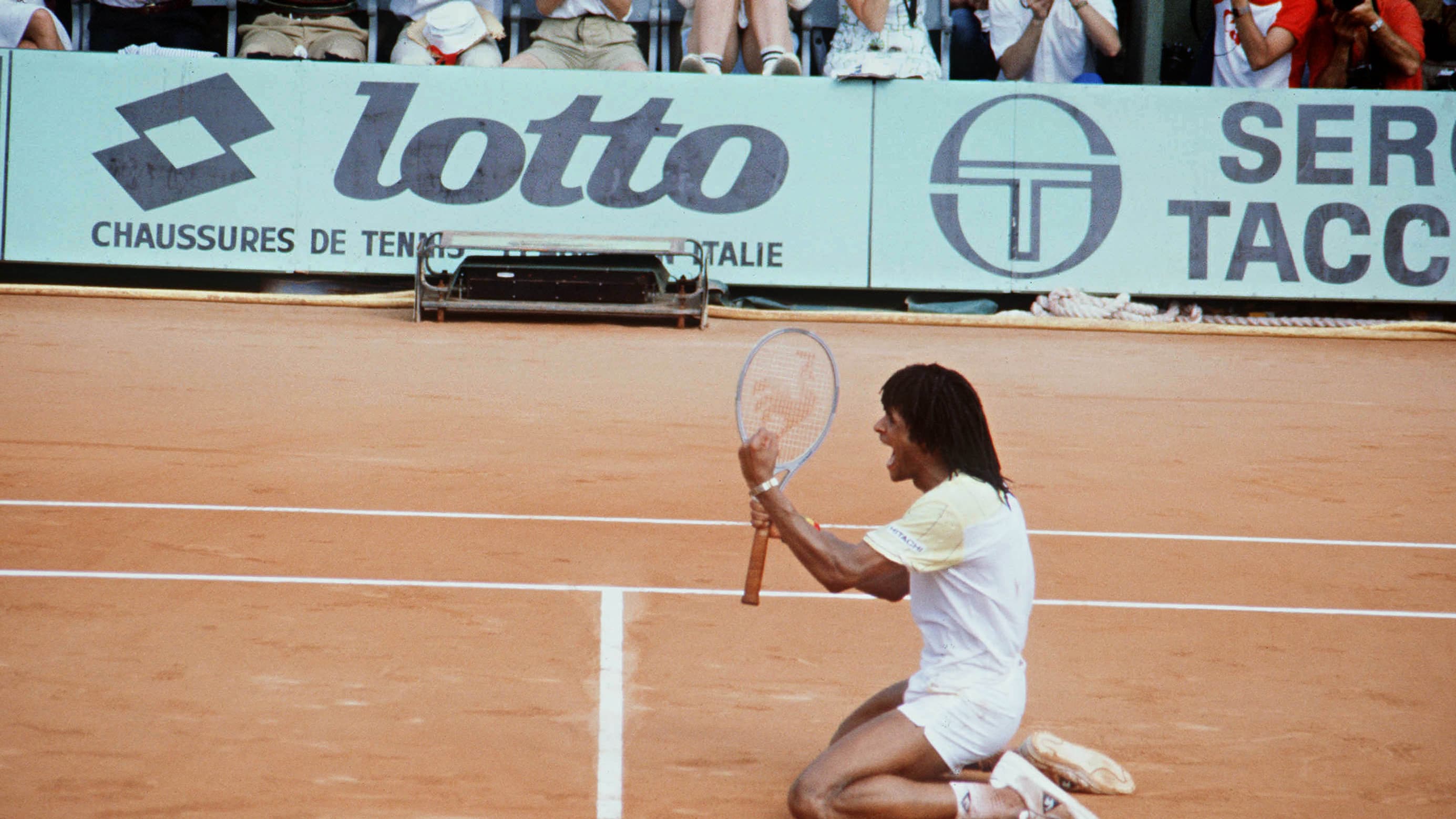 Yannick Noah remporte le tournoi de Roland-Garos le 5 juin 1983.
