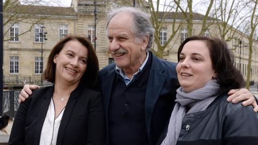 Le maire de Bègles Noel Mamère, Cécile Duflot (g) et la secrétaire nationale d'Ecologie-les Verts Emmanuelle Cosse (d) le 26 mars 2015 à Bordeaux