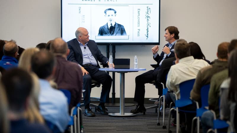 Jim Hackett (à gauche) et Jim Farley