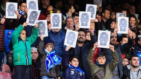 Cris racistes en Italie: les beaux messages de soutien des supporters de Naples à Koulibaly 