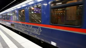 Cette photographie montre le train de nuit « night-jet » Berlin-Paris lors de son lancement à la gare centrale de Berlin, le 11 décembre 2023. 