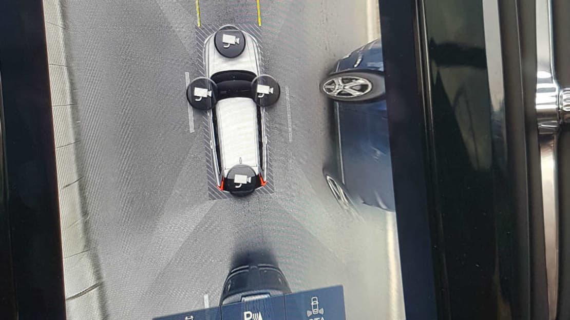 La vue de haut du véhicule permet aussi de se focaliser sur un seul angle de caméra. La vue de haut du véhicule permet aussi de se focaliser sur un seul angle de caméra.