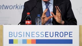 Lors d'un colloque de chefs d'entreprise à Bruxelles, le président du conseil italien Mario Monti a joint sa voix aux appels en faveur d'une réorientation vers la croissance des politiques menées dans l'Union européenne. /Photo prise le 26 avril 2012/REUT